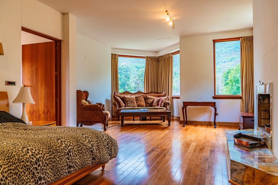 9 Bedroom Property for Sale in Bishopscourt Western Cape